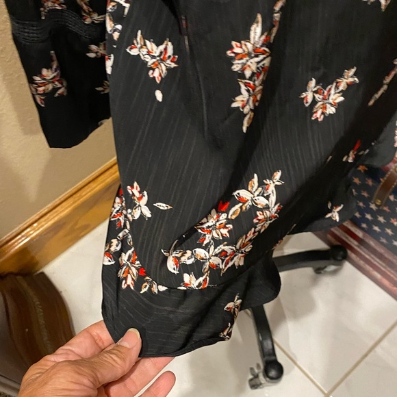 Black blouse with red floral accent size L by Apt 9 - Picture 6 of 9